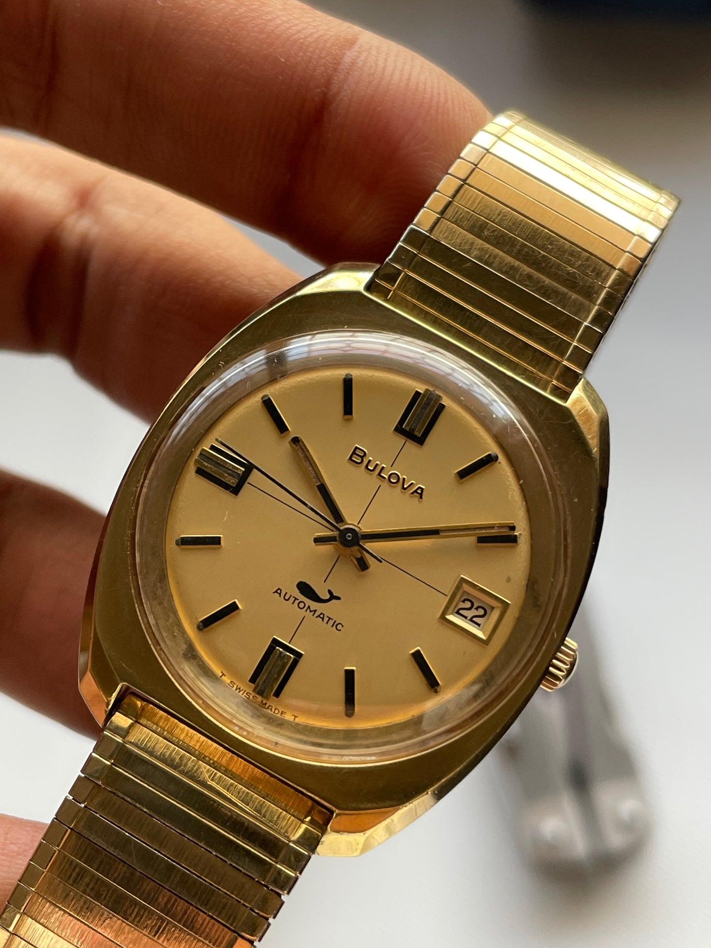 Bulova Sea King Automatic Watch – Gold Plated with Linen Dial – Vintage Style from Zaeem Watches