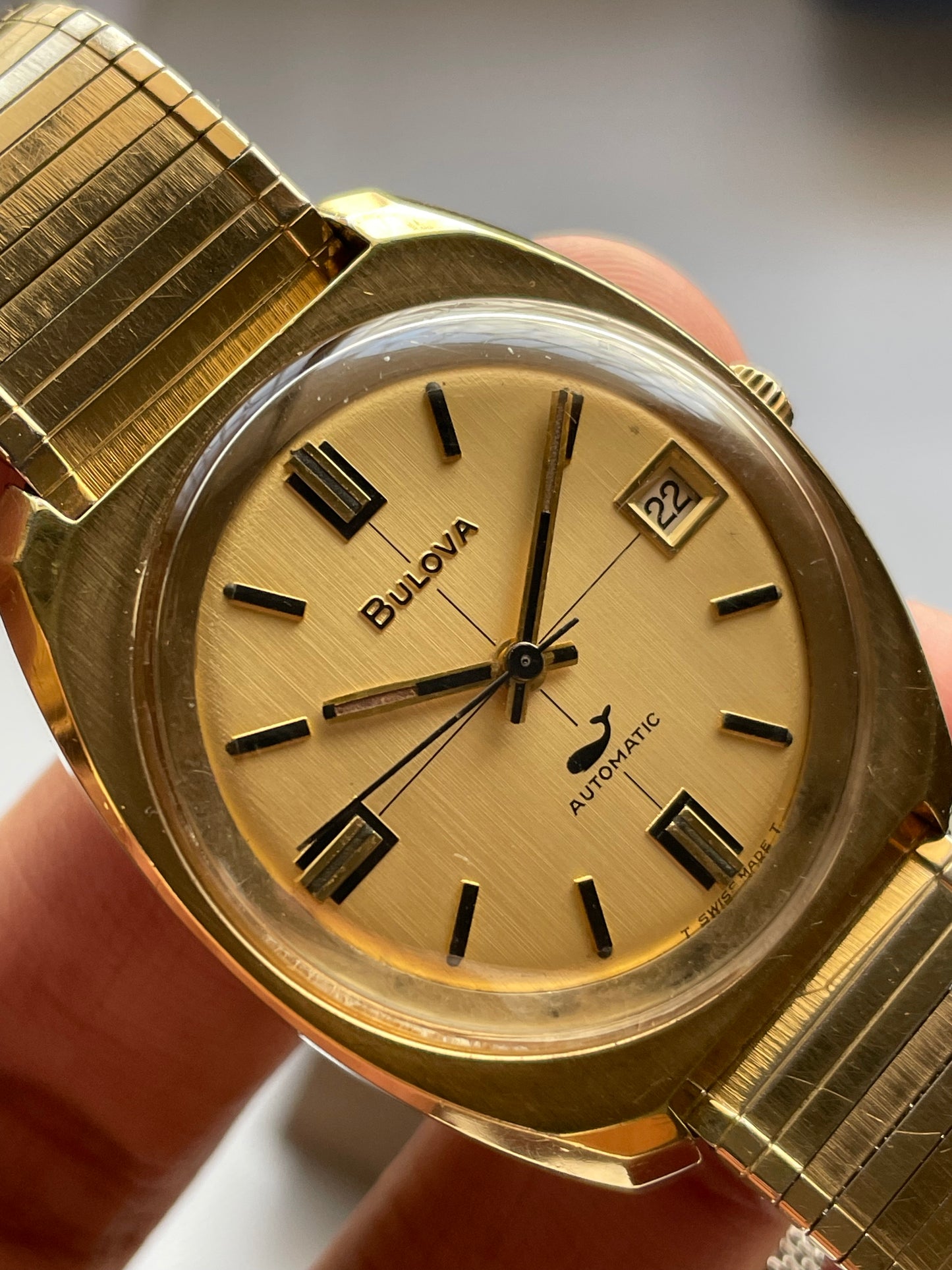 Bulova Sea King Automatic Watch – Gold Plated with Linen Dial – Vintage Style from Zaeem Watches