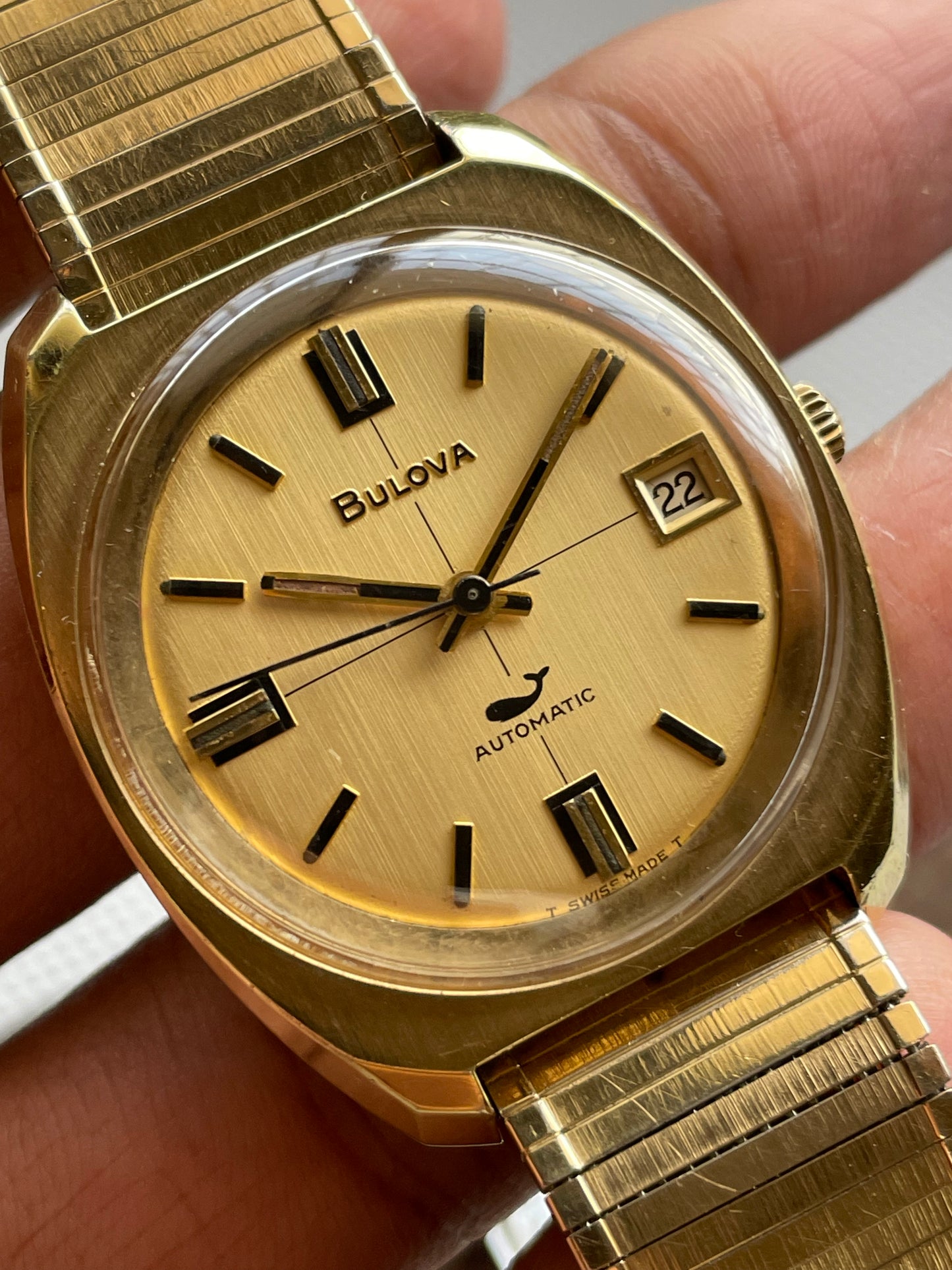 Bulova Sea King Automatic Watch – Gold Plated with Linen Dial – Vintage Style from Zaeem Watches