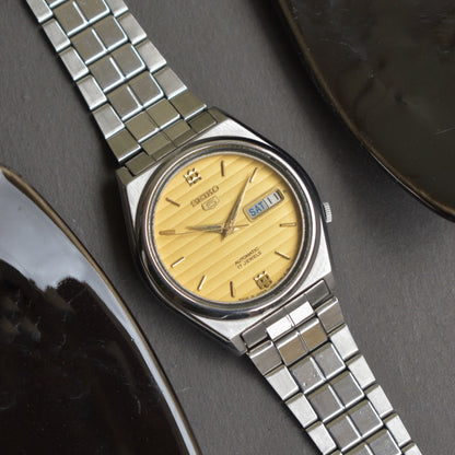 Vintage Seiko 5 Automatic 7009-8760 W/Strap