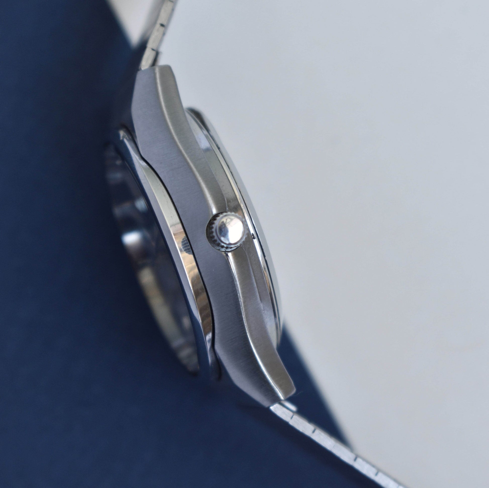 Seiko King Quartz – Blue Linen Dial – Vintage Sophistication from Zaeem Watches
