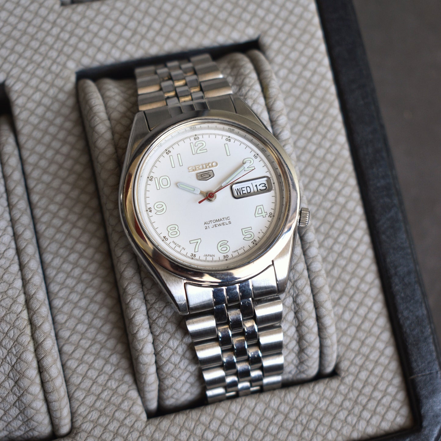 Seiko 5 Automatic Datejust White W/Jubilee Bracelet