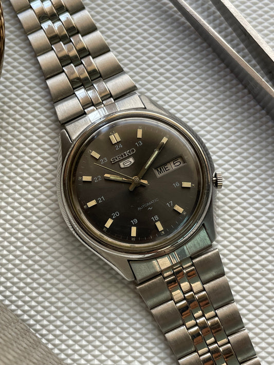 Vintage Seiko 5 Automatic 7009-4041