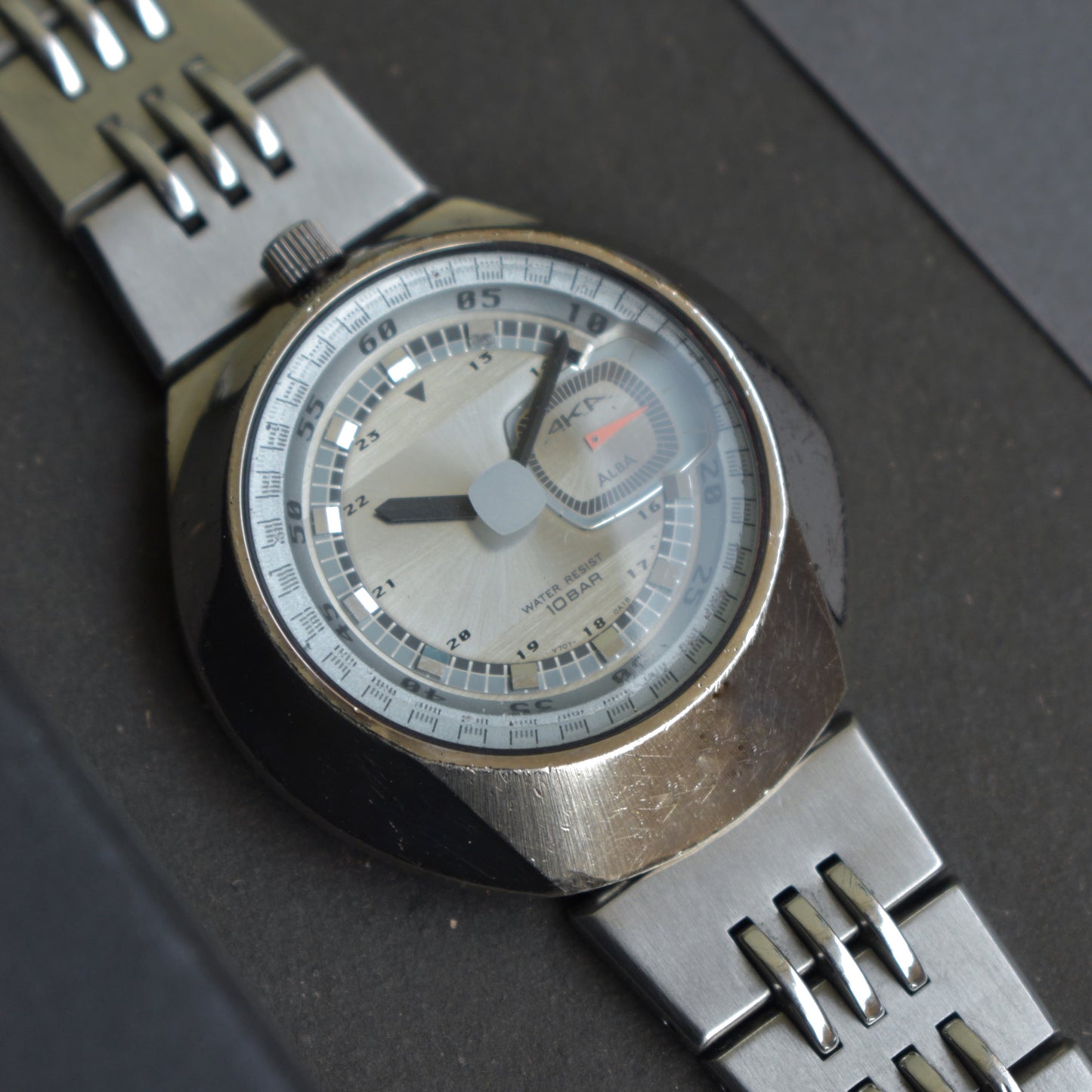 Vintage Seiko Alba Bullhead – V707-0A20