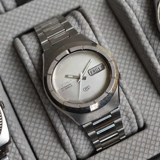 Vintage Seiko 5 Automatic 7009-5250