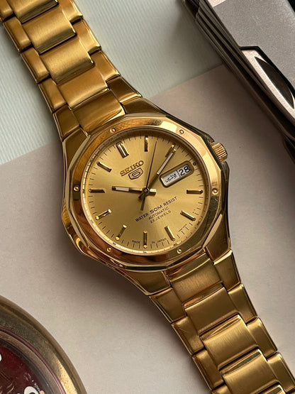 New Old Stock Seiko 5 Automatic Watch – With Original Box – Collector’s Piece from Zaeem Watches