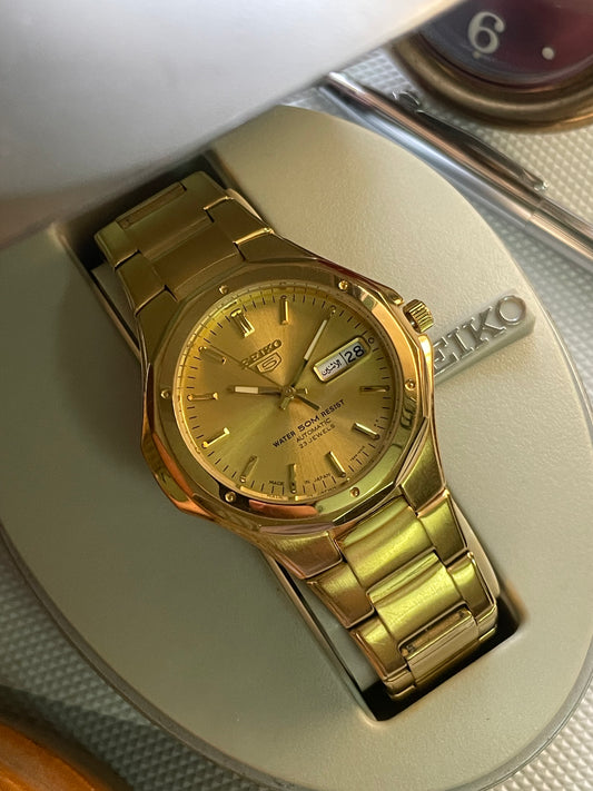 New Old Stock Seiko 5 Automatic Watch – With Original Box – Collector’s Piece from Zaeem Watches