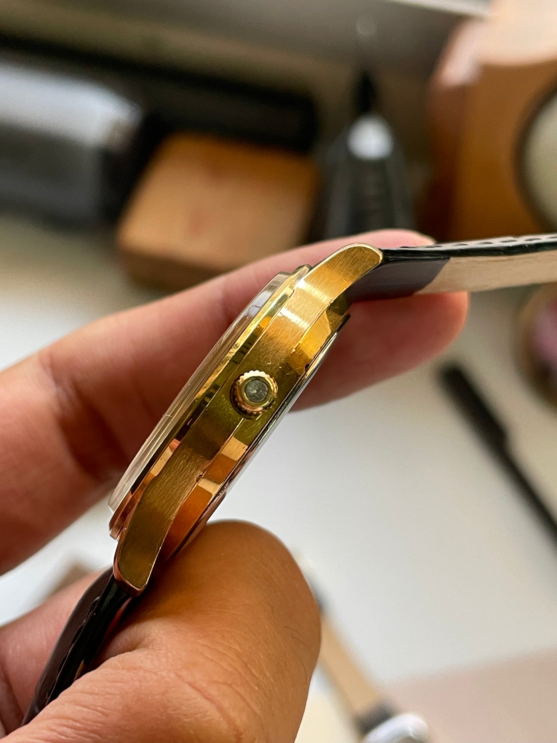 Omega Seamaster Quartz – Brushed Dial with Original Omega Buckle – Vintage Style from Zaeem Watches