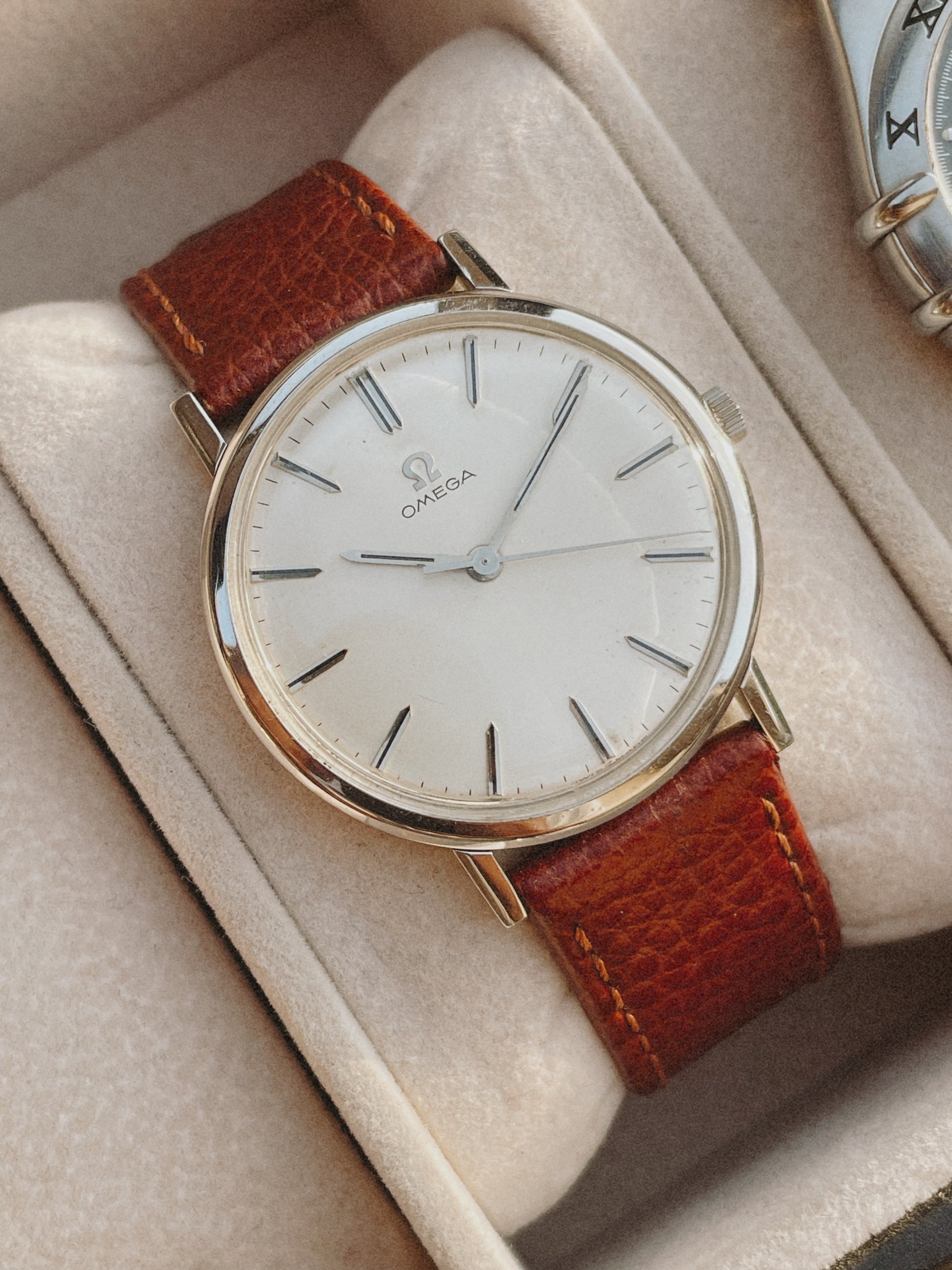 Omega Geneve Manual Wind – Elegant Vintage Swiss Watch from Zaeem Watches