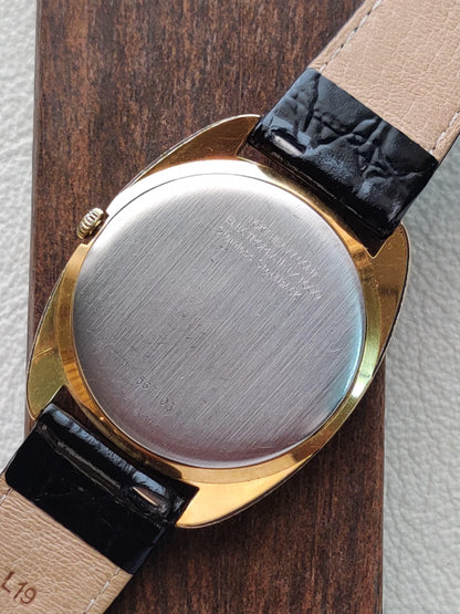 Universal Geneve Gilt Shadow – Ultra-Thin Dress Watch with Gold Dial from Zaeem Watches